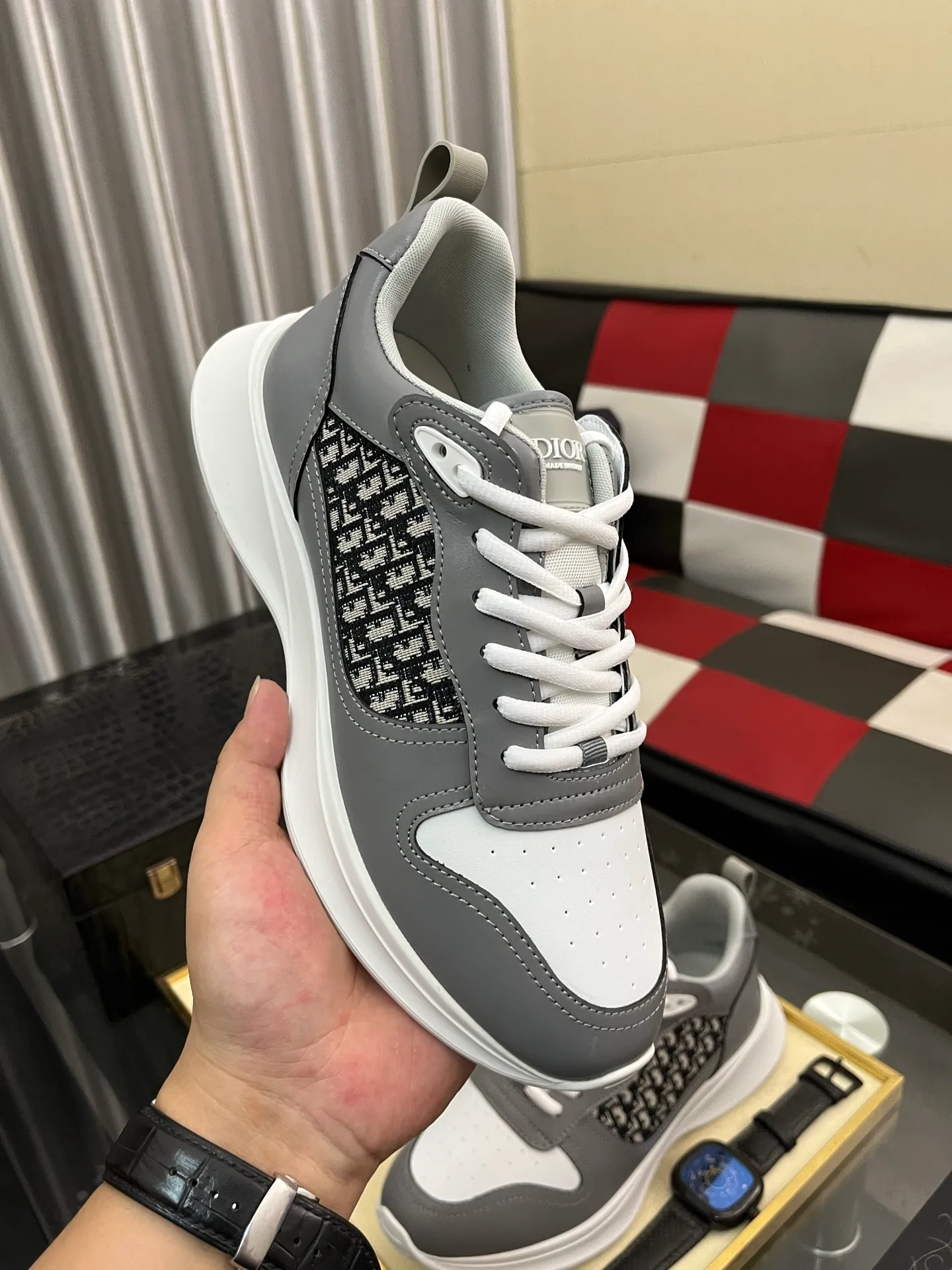 Men's shoes💰: 380⌚️⌚️[Dior] Dior's new men's genuine leather casual shoes, the highest version on the market, any comparison is welcome🆚! The original leather has excellent texture and is super high-end! Fetal sheep net lining imported from Italy, removable pad! Luxurious materials and fine workmanship, highly recommended! Code number: 38-445️⃣Colors available